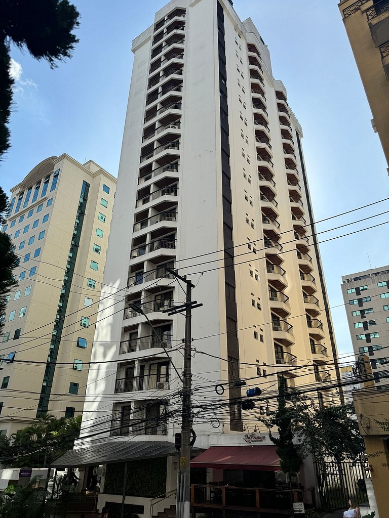 M256 | Flat localizado no Jardins